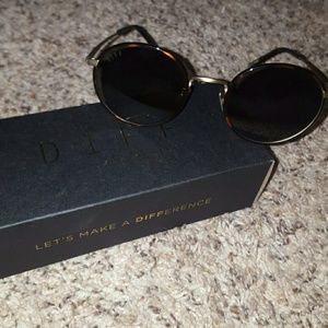 DIFF Daisy sunglasses. New